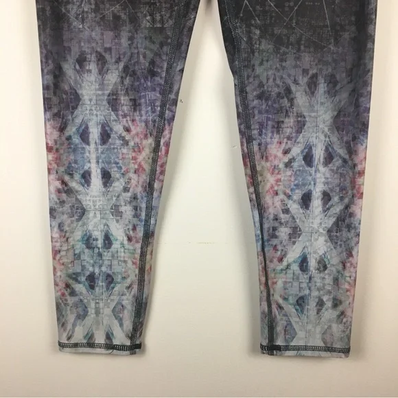 Evolution and Creation Active Gray Tie Dye Geometric Stretch Leggings Medium - Picture 6 of 9